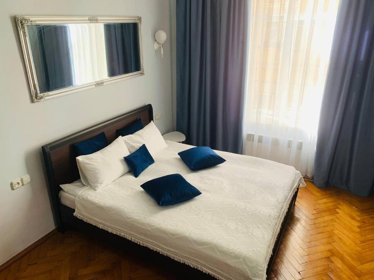 Centr Opera House 2 Rooms Lviv Luaran gambar